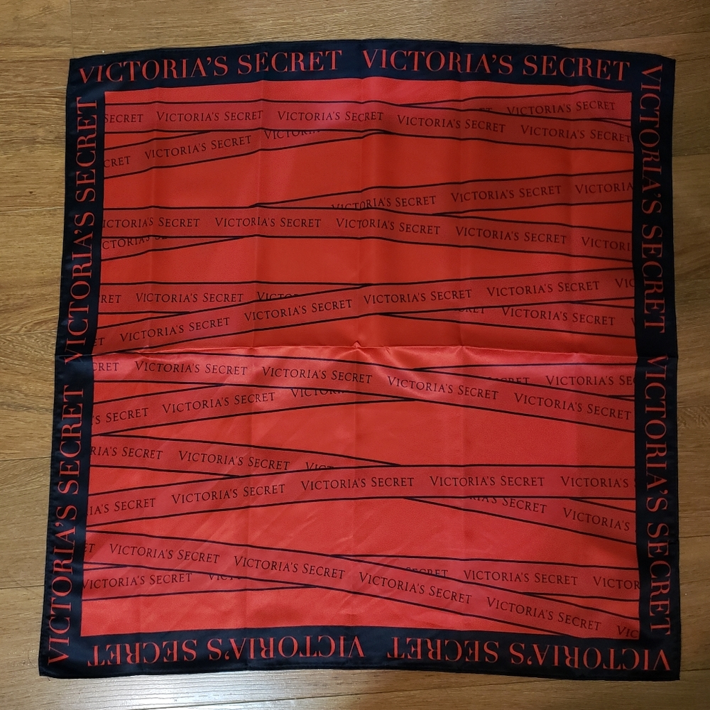 ❤NWT Victoria's Secret Scarf